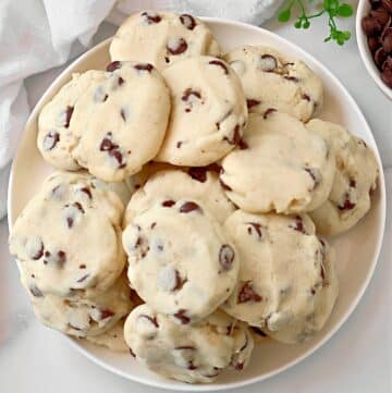 Chocolate Chip Shortbread Cookies ~ Buttery shortbread cookies studded with chocolate chips for a simple yet indulgent treat.