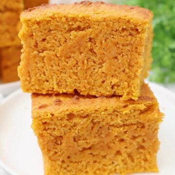 Pumpkin Spice Cornbread ~ Pumpkin cornbread infused with the autumn spices of cinnamon, nutmeg, and cloves. Egg-free recipe.