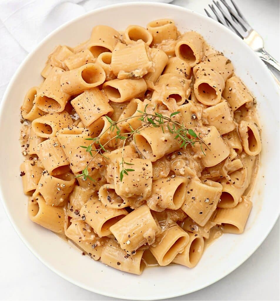 French Onion Pasta ~ All the flavors of traditional French onion soup in a hearty one-pot comfort food dinner!