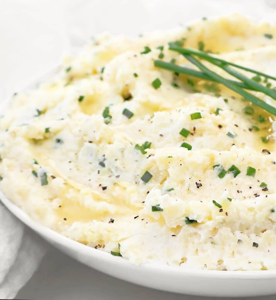 Garlic and Chive Mashed Potatoes ~ Creamy mashed potatoes infused with garlic and fresh chives. Easy side dish for the holiday table!