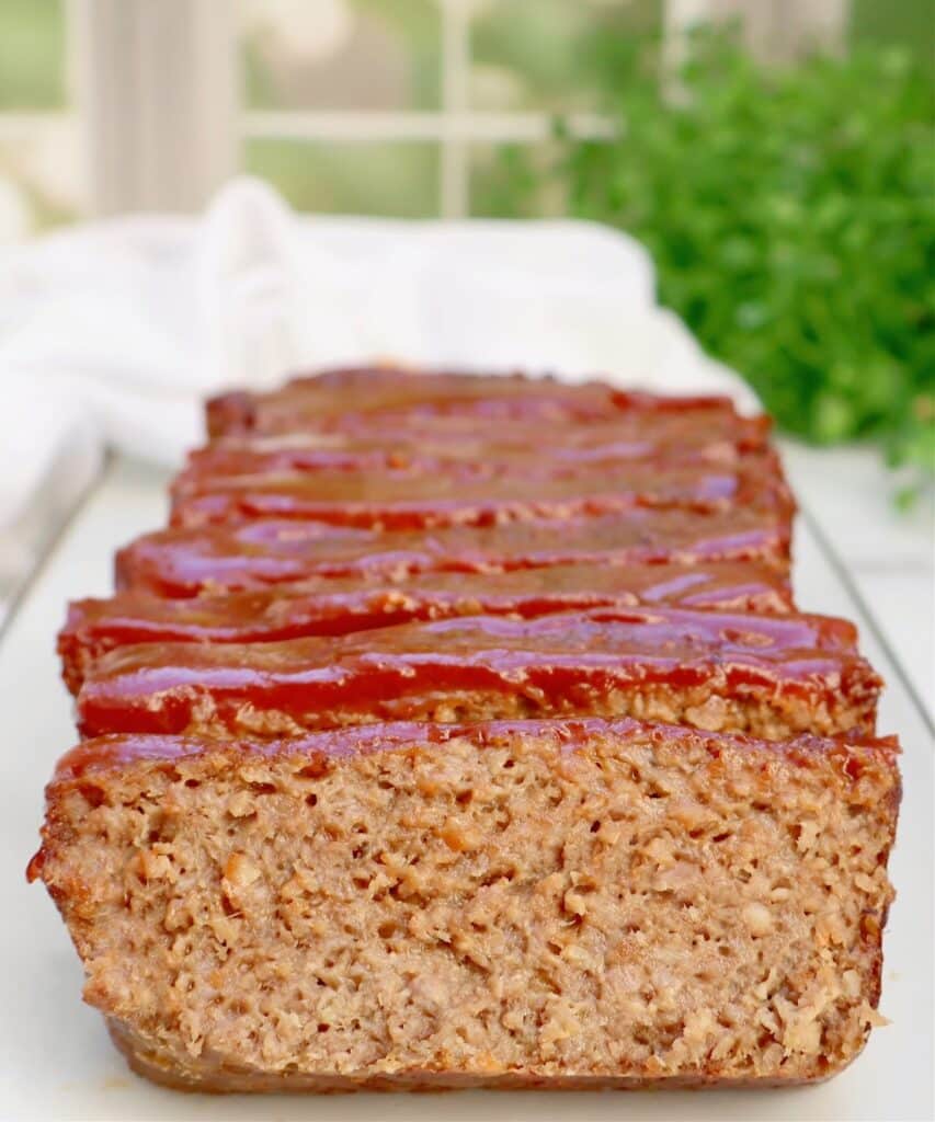 Homestyle Vegan Meatloaf ~ Old school comfort food dinner made with plant-based ingredients. Vegan or vegetarian meatloaf.