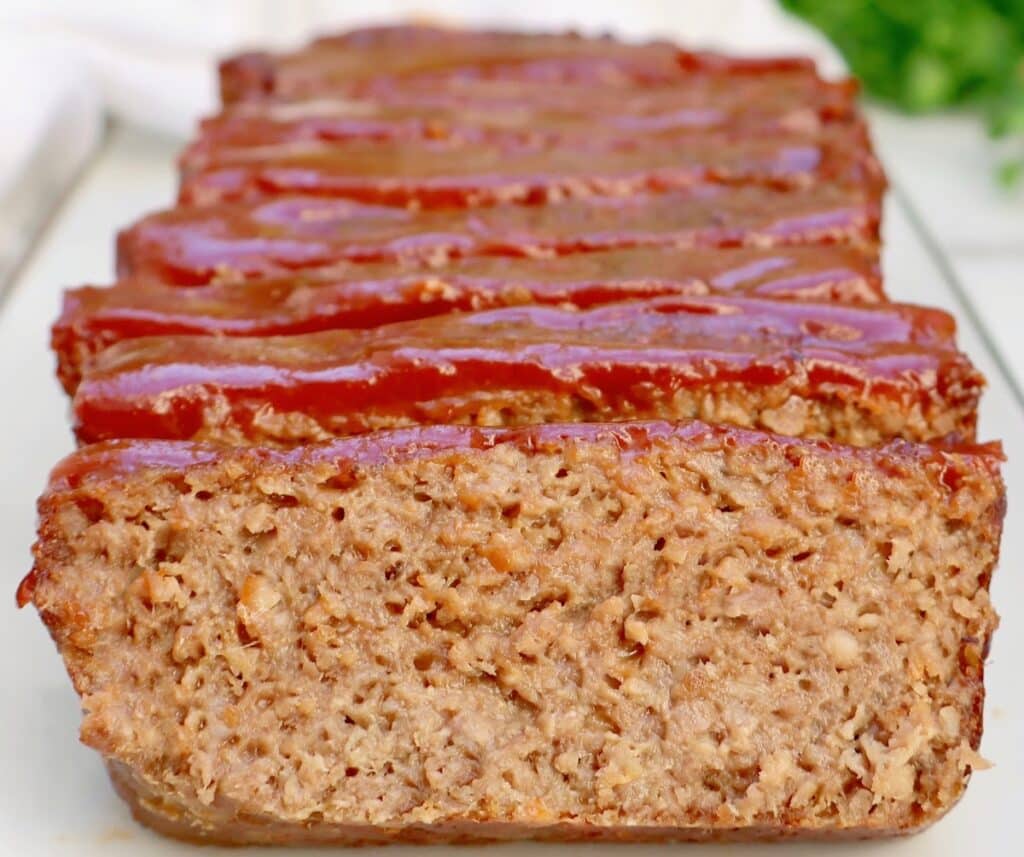 Homestyle Vegan Meatloaf ~ Old school comfort food dinner made with plant-based ingredients. Vegan or vegetarian meatloaf.