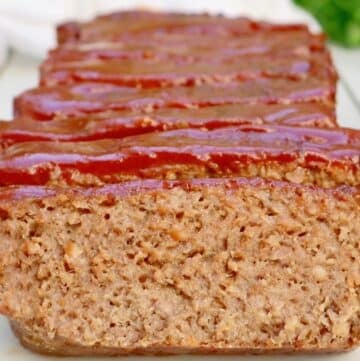 Homestyle Vegan Meatloaf ~ Old school comfort food dinner made with plant-based ingredients. Vegan or vegetarian meatloaf.