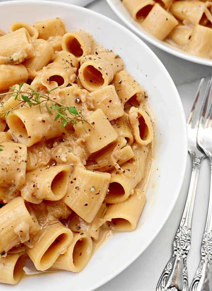 French Onion Pasta ~ All the flavors of traditional French onion soup in a hearty one-pot comfort food dinner!