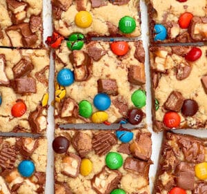 Halloween Candy Cookie Bars ~ Got leftover Halloween candy? Turn those fun-sized chocolate bars into chewy, buttery cookie bars.