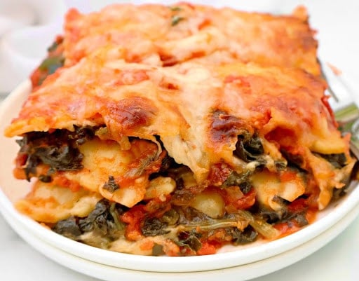 Ravioli Lasagna ~ Layers of ravioli replace traditional lasagna noodles in this easy comfort food dinner.