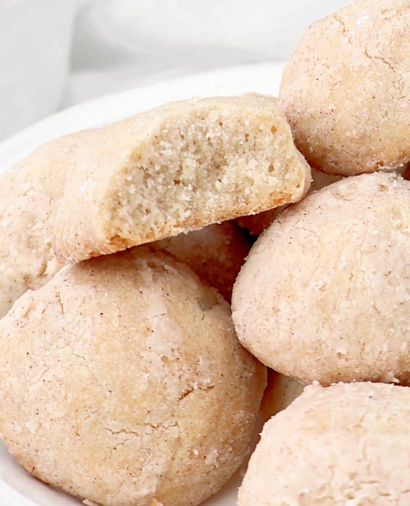 Mexican Cinnamon Cookies (Polvorones de Canela) ~ Easy to make, melt-in-your-mouth, cinnamon shortbread cookies.