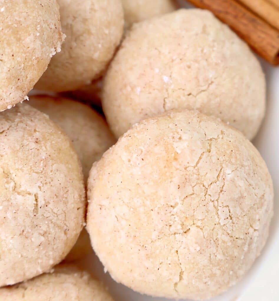 Mexican Cinnamon Cookies (Polvorones de Canela) ~ Easy to make, melt-in-your-mouth, cinnamon shortbread cookies.