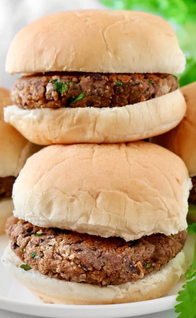 Black Bean Sliders ~ Made with fresh ingredients and pantry staples, these plant-based mini burgers come together in under 30 minutes!