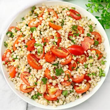 Tomato Couscous ~ Lemony pearl (Israeli) couscous with juicy tomatoes and fresh parsley. Ready in 20 minutes! Vegetarian & Vegan recipe.